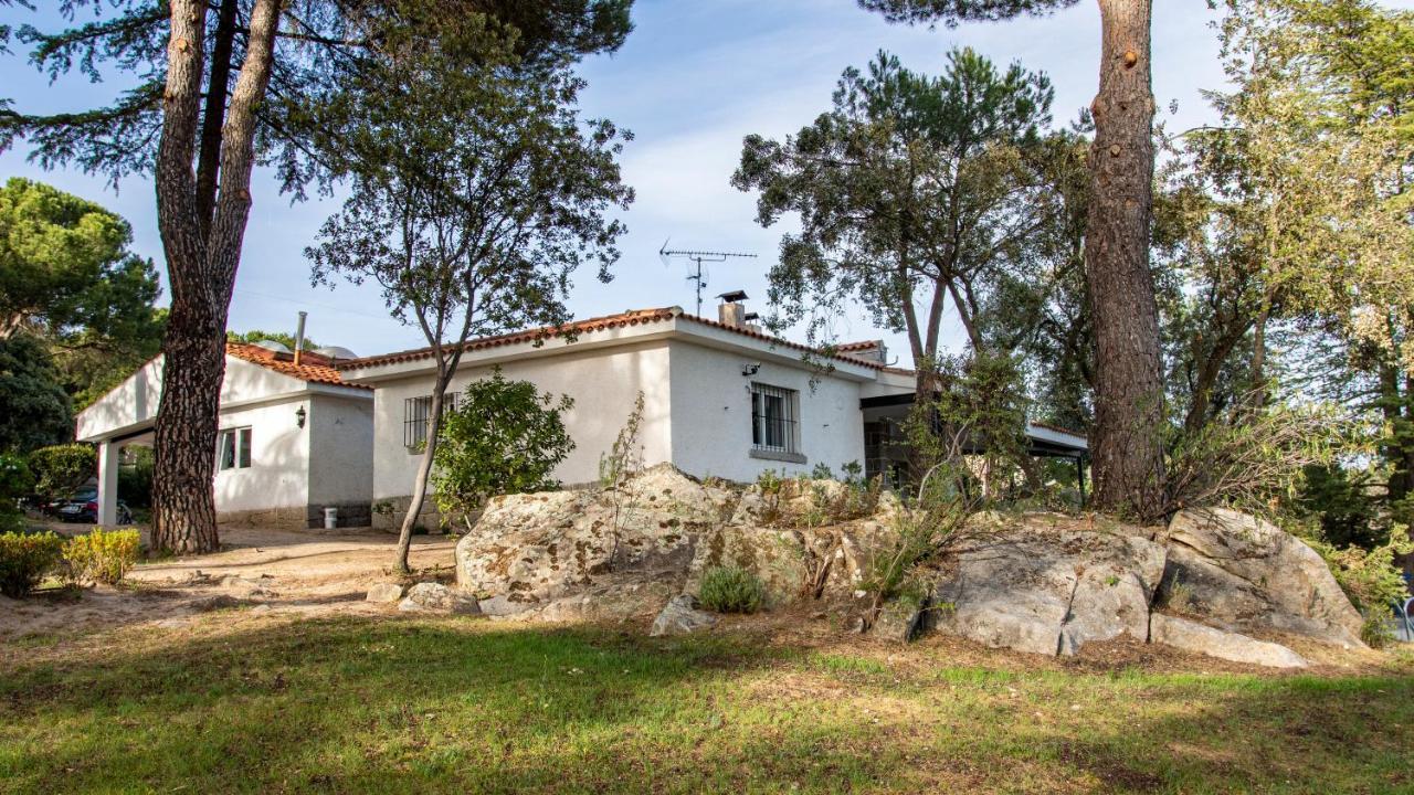 Chalet Con Piscina En Torrelodones Bagian luar foto