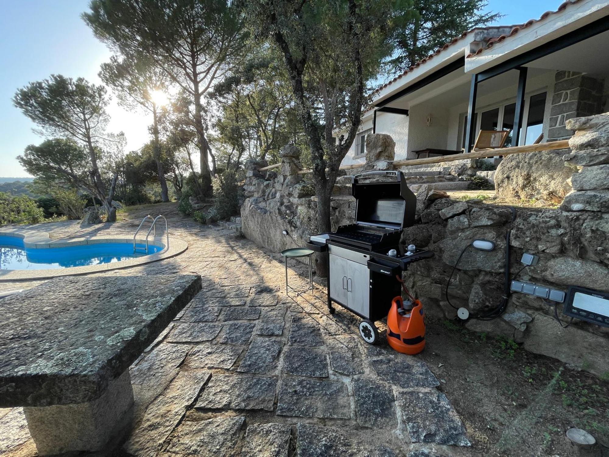 Chalet Con Piscina En Torrelodones Bagian luar foto