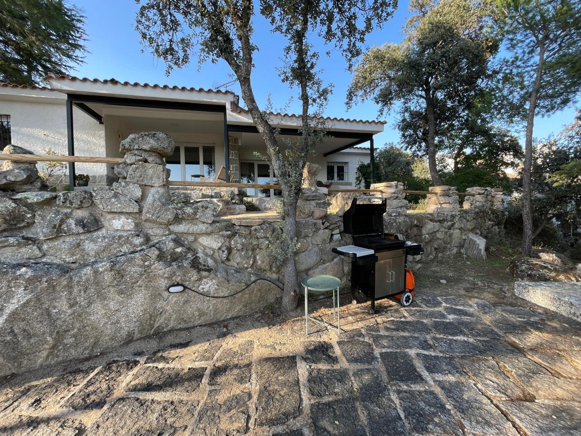 Chalet Con Piscina En Torrelodones Bagian luar foto