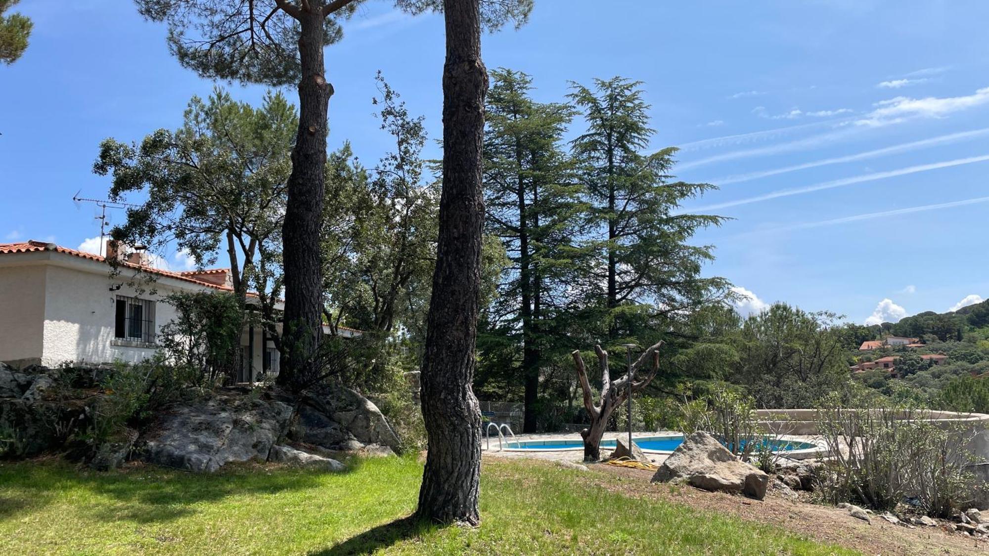 Chalet Con Piscina En Torrelodones Bagian luar foto